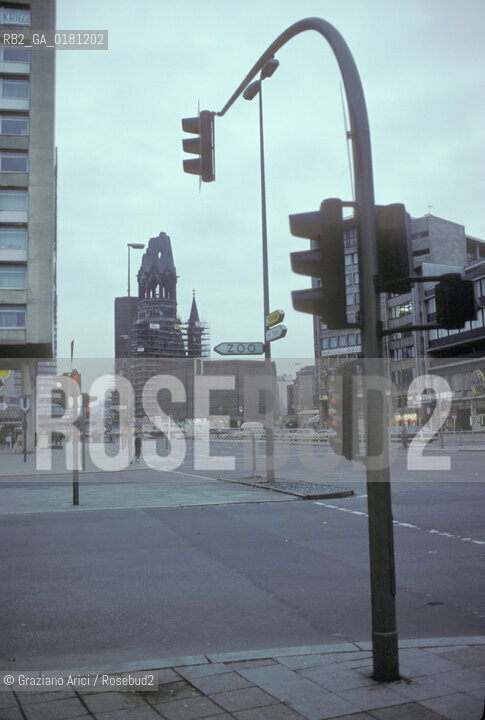 (GERMANIA) BERLINO 1984 : KURFURSTENDAMM E KAISER-WIHLELM-GEDACHTNISKIRCHE    - ©Graziano Arici/Rosebud2 / GEO /