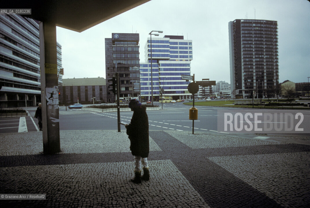 (GERMANIA) BERLINO 1984 : ERNST-REUTER-PALTZ - MONUMENTO DIE FLAMME    - ©Graziano Arici/Rosebud2 / GEO