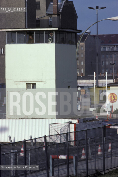 (GERMANIA) BERLINO 1984 : IL MURO AL CHECK-POINT CHARLIE    - ©Graziano Arici/Rosebud2 / GEO