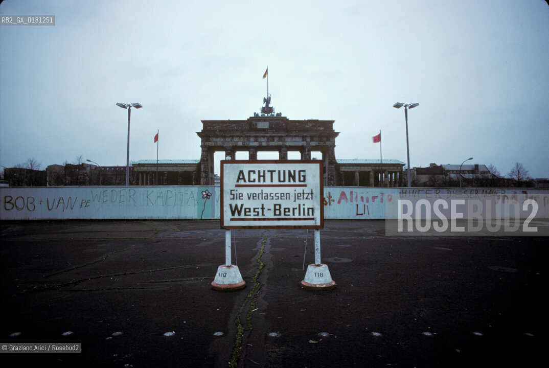 (GERMANIA) BERLINO 1984 : IL MURO ALLA PORTA DI BRANDEBURGO    - ©Graziano Arici/Rosebud2 / GEO
