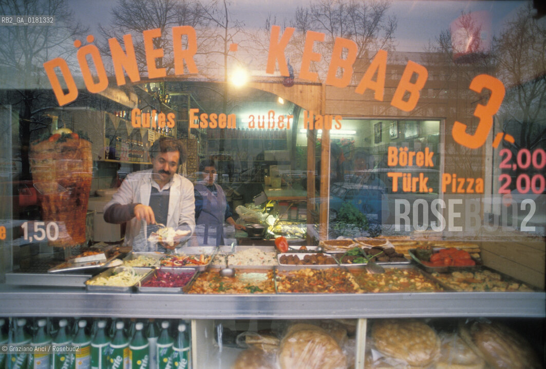(GERMANIA) BERLINO 1989 : KREUZBERG - RISTORANTE TURCO  - ©Graziano Arici/Rosebud2 / GEO /