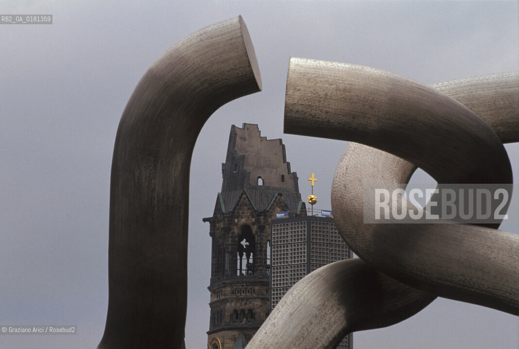 (GERMANIA) BERLINO 1989 : KURFURSTENDAMM E  KAISER-WIHLELM-GEDACHTNISKIRCHE  - ©Graziano Arici/Rosebud2 / GEO