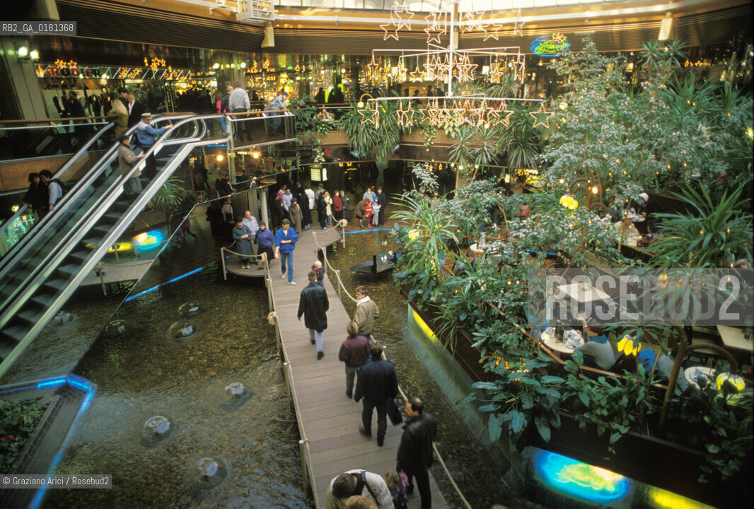 (GERMANIA) BERLINO 1989 :EUROPA CENTER NELLA  KURFURSTENDAMM     - ©Graziano Arici/Rosebud2 / GEO