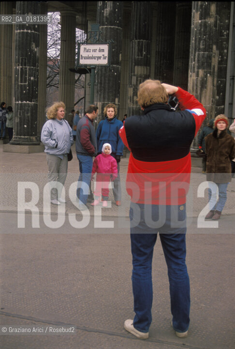 (GERMANIA) BERLINO EST 1989 : IL PASSAGGIO DI FRONTIERA ALLA PORTA DI BRANDEBURGO     - ©Graziano Arici/Rosebud2 / GEO