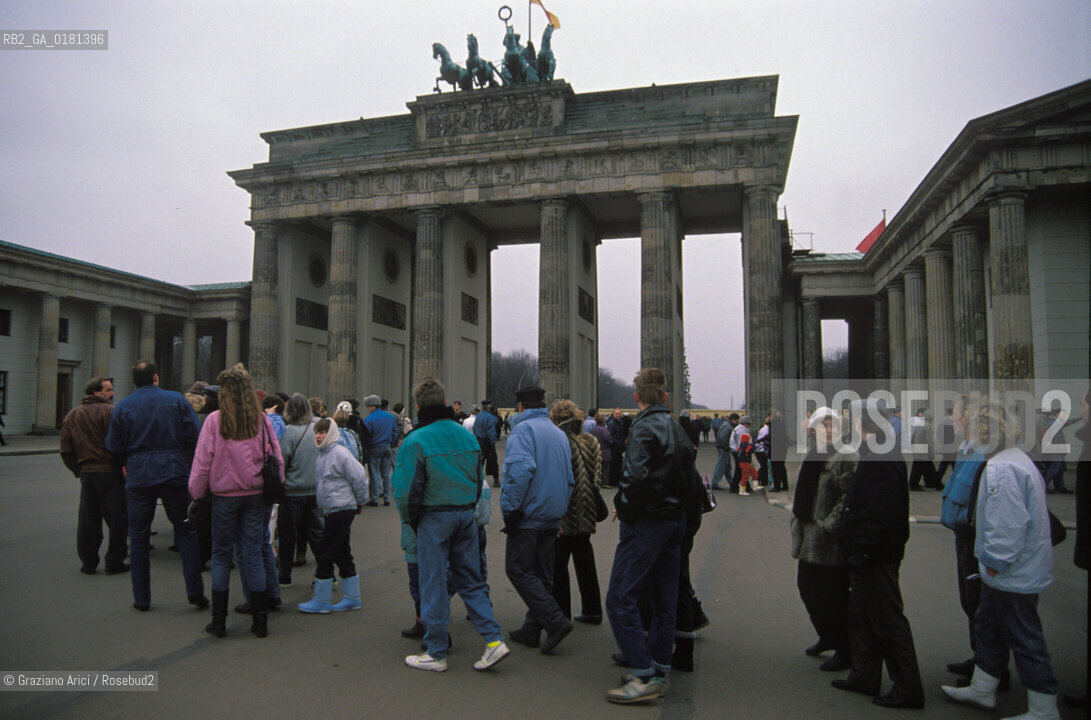 (GERMANIA) BERLINO EST 1989 : IL PASSAGGIO DI FRONTIERA ALLA PORTA DI BRANDEBURGO     - ©Graziano Arici/Rosebud2 / GEO