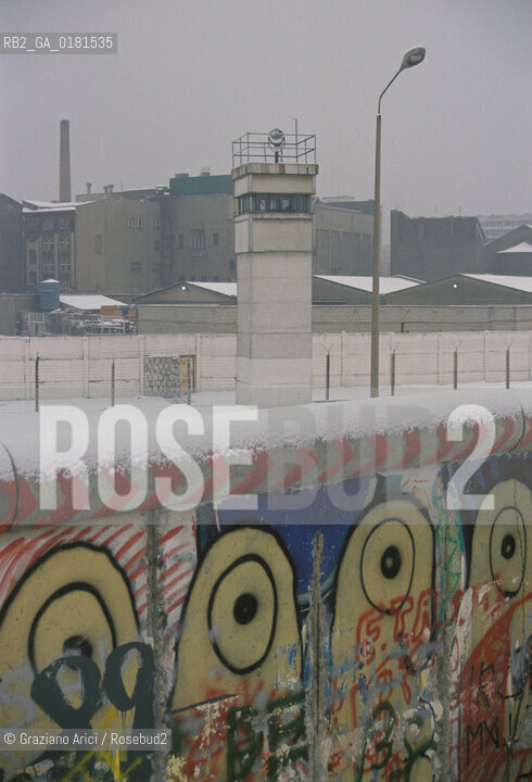 (GERMANIA) BERLINO 12/12/1989  :IL MURO - ©Graziano Arici/Rosebud2 / GEO / GRAFFITI  / NEVE