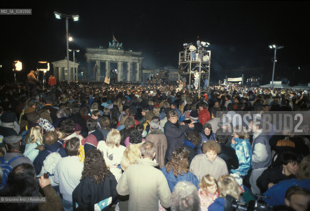 (GERMANIA) BERLINO 31/12/1989  :IL MURO ALLA PORTA DI BRANDEBURGO  -  ©Graziano Arici/Rosebud2 / GEO