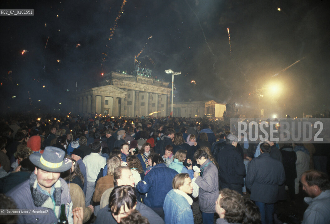 (GERMANIA) BERLINO 31/12/1989  :IL MURO ALLA PORTA DI BRANDEBURGO  -  ©Graziano Arici/Rosebud2 / GEO