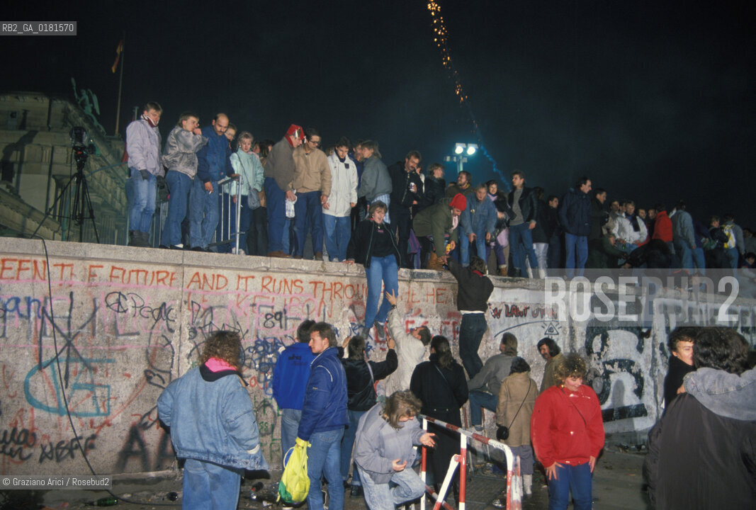 (GERMANIA) BERLINO 31/12/1989  :IL MURO ALLA PORTA DI BRANDEBURGO  -  ©Graziano Arici/Rosebud2 / GEO