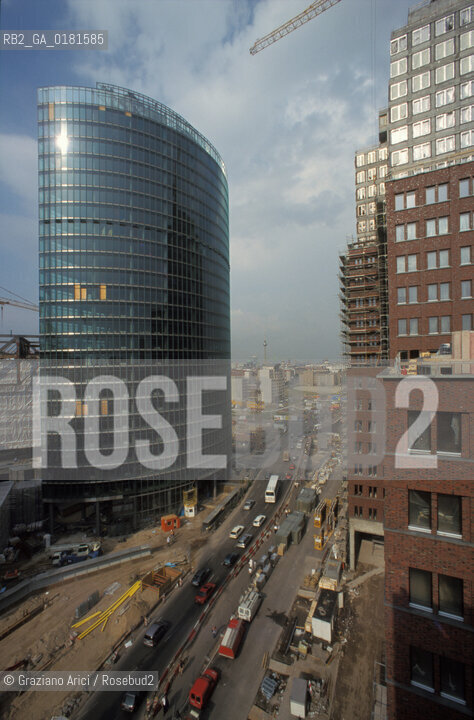 (GERMANIA) BERLINO 1999 : SONY CENTER A POTZDAMER PLATZ  - ©Graziano Arici/Rosebud2 / GEO / ARCHITETTURA MODERNA / CONTENPORANEA