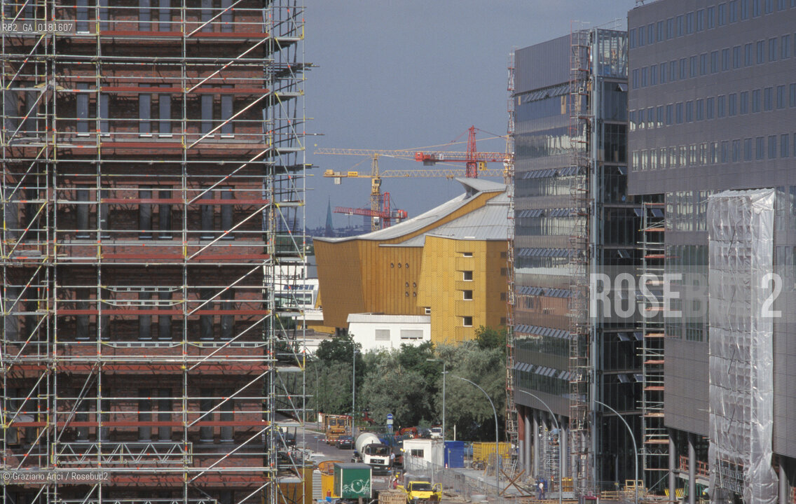 (GERMANIA) BERLINO 1999 : POTZDAMER STRASSE E PHILARMONIE  - ©Graziano Arici/Rosebud2 / GEO / ARCHITETTURA MODERNA / CONTENPORANEA