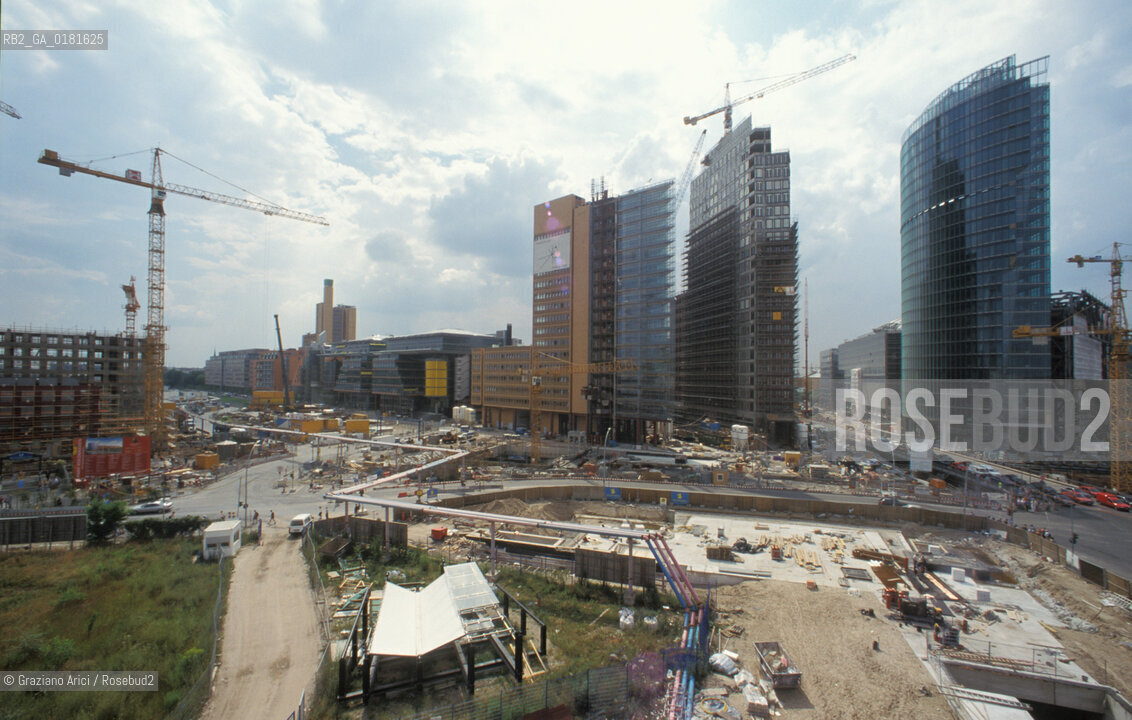 (GERMANIA) BERLINO 1999 : SONY CENTER A POTZDAMER PLATZ  - ©Graziano Arici/Rosebud2 / GEO / ARCHITETTURA MODERNA / CONTENPORANEA