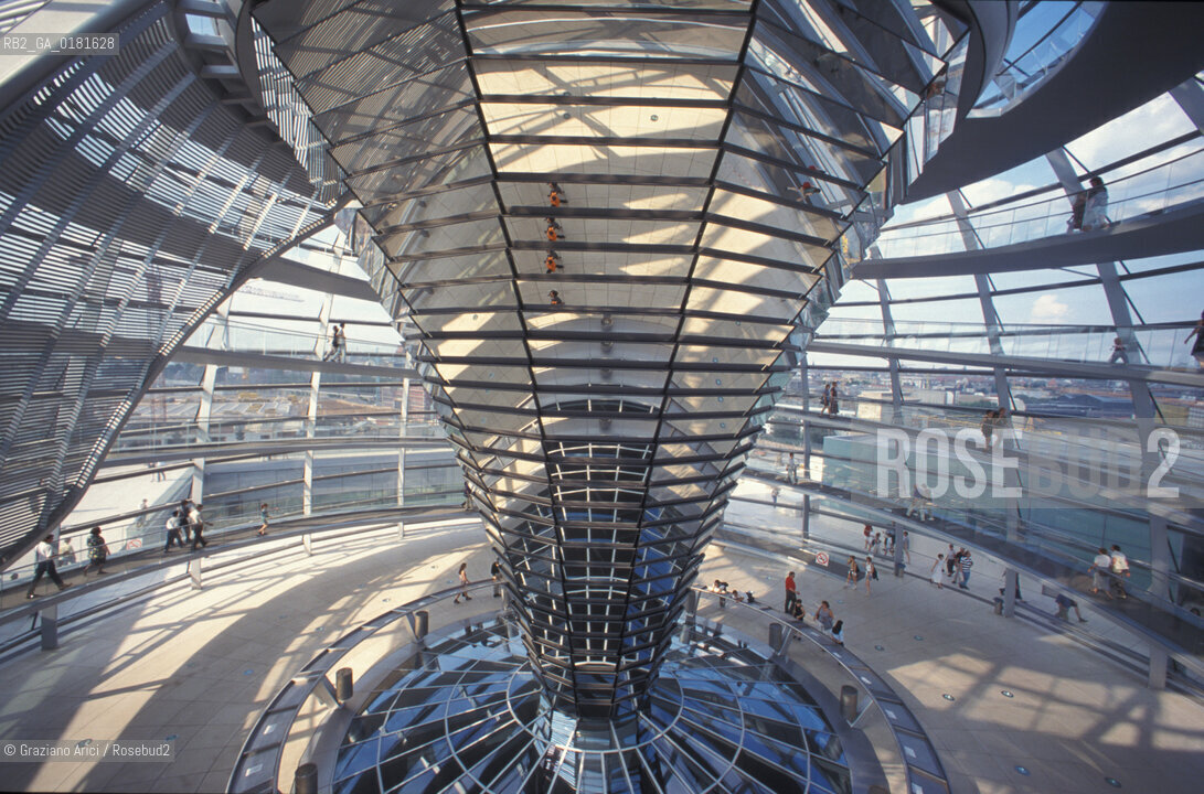 (GERMANIA) BERLINO 1999 : LA CUPOLA DEL REICHSTAG DI NORMAN FOSTER  - ©Graziano Arici/Rosebud2 / GEO / ARCHITETTURA MODERNA / CONTENPORANEA