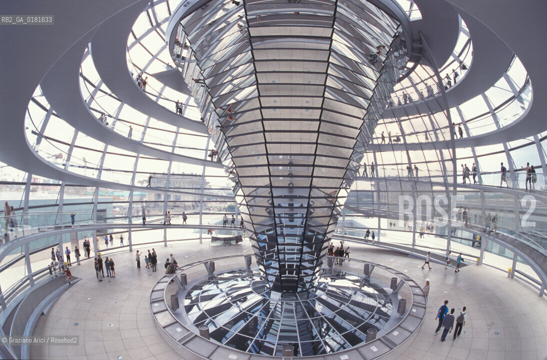 (GERMANIA) BERLINO 1999 : LA CUPOLA DEL REICHSTAG DI NORMAN FOSTER  - ©Graziano Arici/Rosebud2 / GEO / ARCHITETTURA MODERNA / CONTENPORANEA