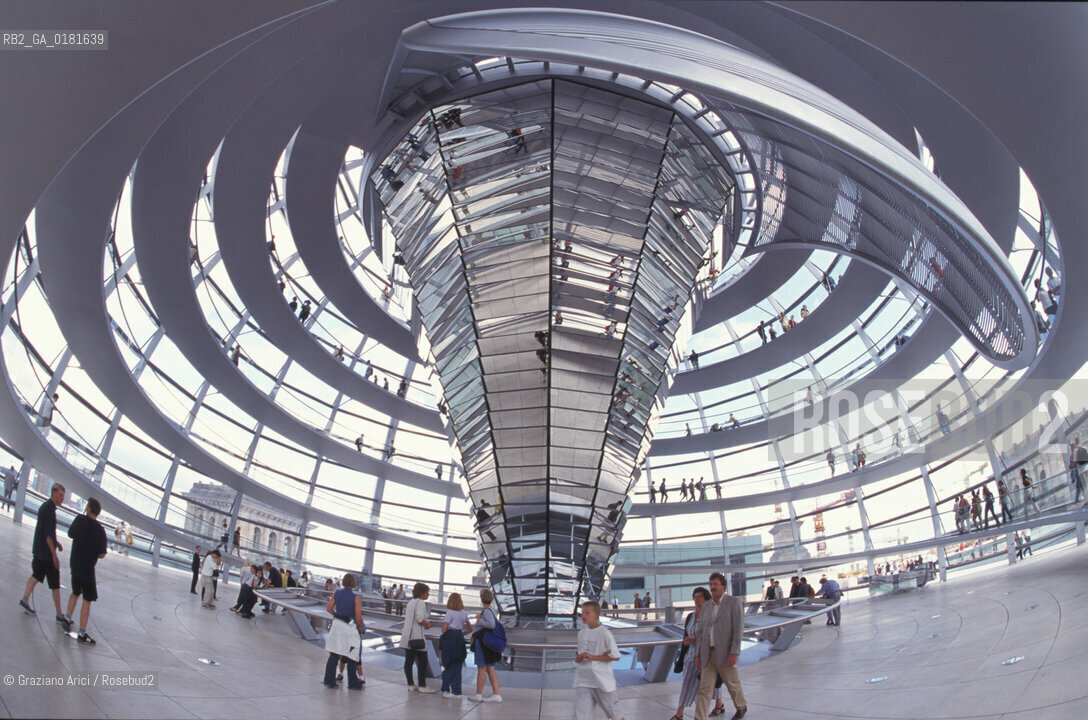 (GERMANIA) BERLINO 1999 : LA CUPOLA DEL REICHSTAG DI NORMAN FOSTER  - ©Graziano Arici/Rosebud2 / GEO / ARCHITETTURA MODERNA / CONTENPORANEA