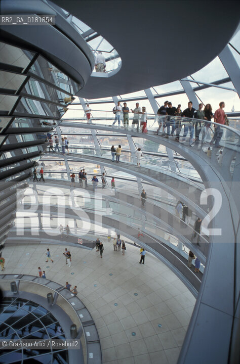 (GERMANIA) BERLINO 1999 : LA CUPOLA DEL REICHSTAG DI NORMAN FOSTER  - ©Graziano Arici/Rosebud2 / GEO / ARCHITETTURA MODERNA / CONTENPORANEA