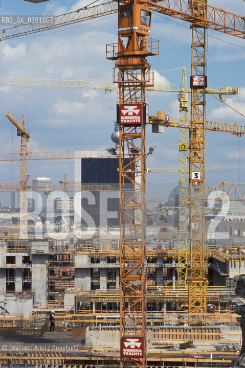 (GERMANIA) BERLINO 1999 : COSTRUZIONI A POTZDAMER PLATZ  - ©Graziano Arici/Rosebud2 / GEO / ARCHITETTURA MODERNA / CONTENPORANEA