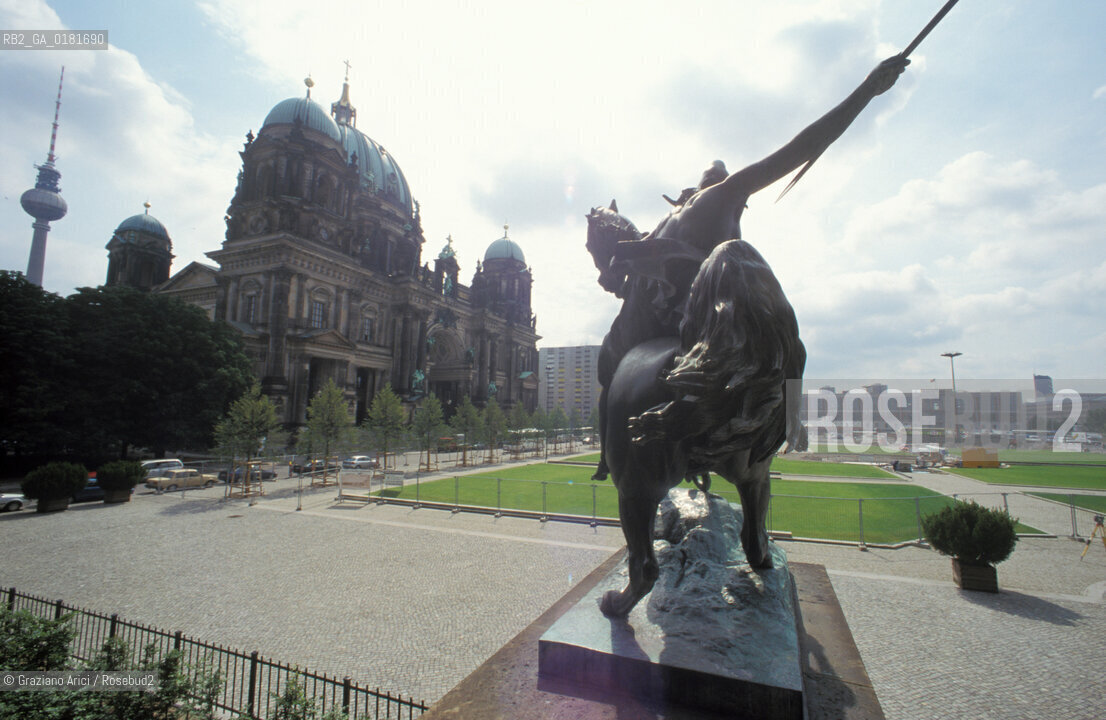 (GERMANIA) BERLINO EST 1989: IL DUOMO DAL ALTES MUSEUM  - ©Graziano Arici/Rosebud2 / GEO / ARCHITETTURA / SCHINKEL