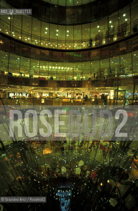 (GERMANIA) BERLINO 1999 : IL CENTRO COMMERCIALE GALERIE LAFAIETTE DI JEAN NOUVEL - ©Graziano Arici/Rosebud2 / GEO / ARCHITETTURA CONTEMPORANEA