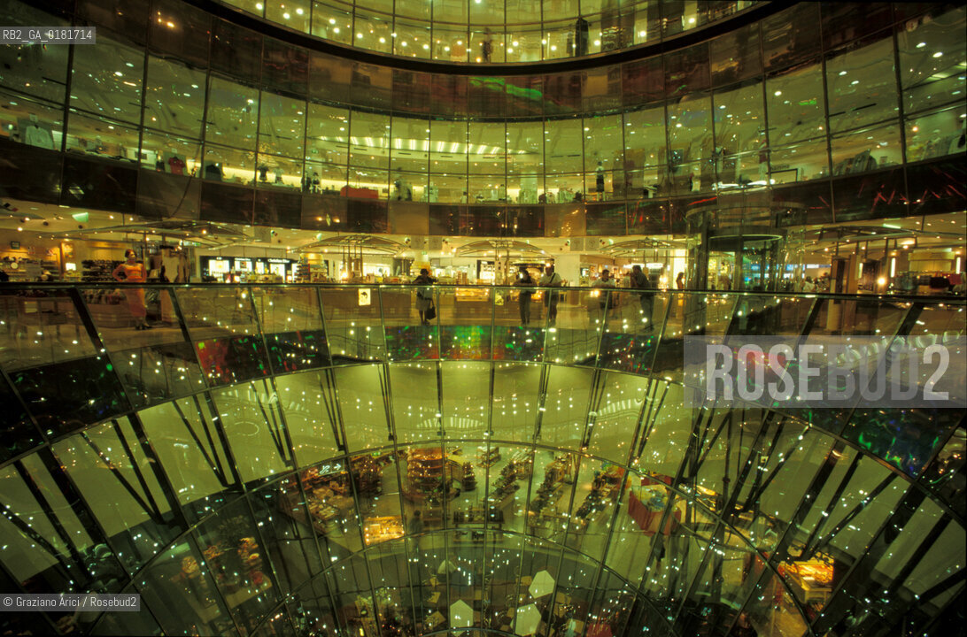 (GERMANIA) BERLINO 1999 : IL CENTRO COMMERCIALE GALERIE LAFAIETTE DI JEAN NOUVEL - ©Graziano Arici/Rosebud2 / GEO / ARCHITETTURA CONTEMPORANEA
