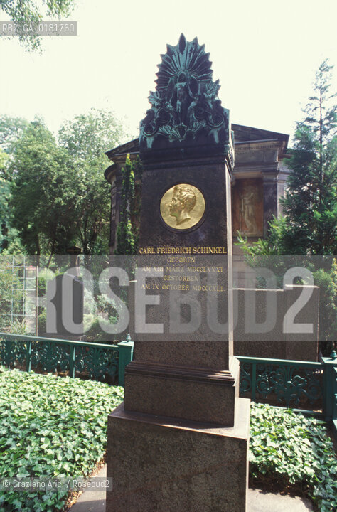 (GERMANIA) BERLINO1991 : CIMITERO DI DOROTHEENSTADT : TOMBA DELLARCHITETTO CARL FRIEDRICH SCHINKEL  - ©Graziano Arici/Rosebud2 / GEO / ARCHITETTURA