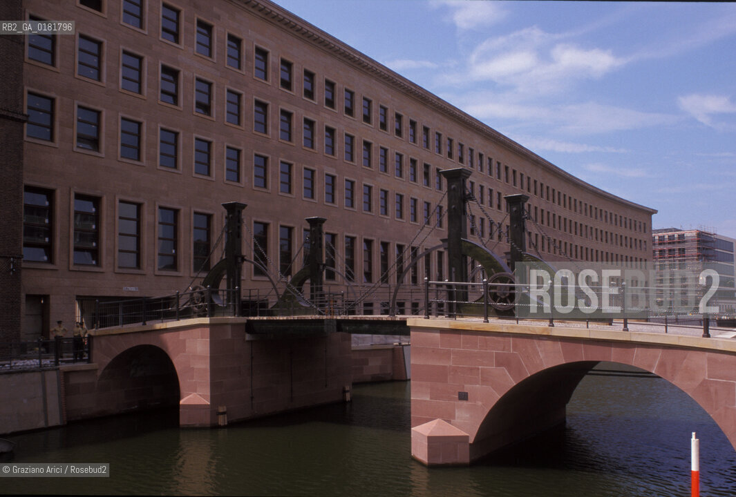(GERMANIA) BERLINO 1999  : LO JUNGFERNBRUCKE    - ©Graziano Arici/Rosebud2 / GEO / PONTE