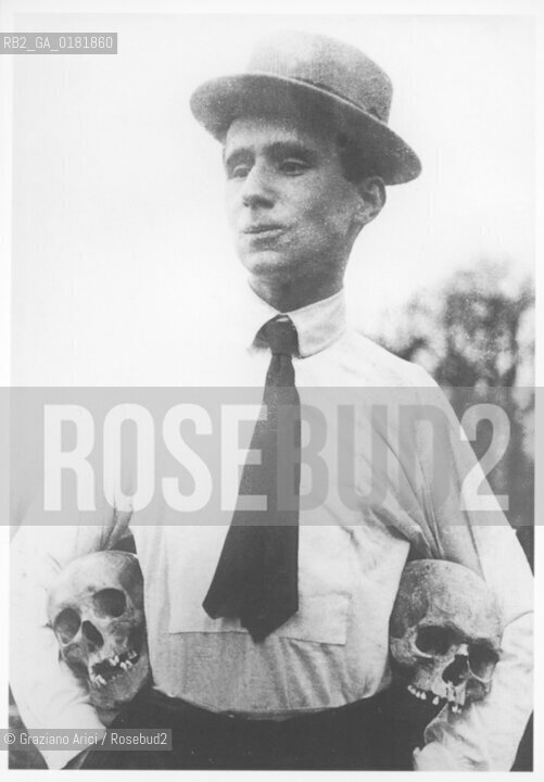 BERTHOLD BRECHT - AUGSBURG 1917 - REPRODUCTED BY Graziano Arici/Rosebud2 -. IL PAGAMENTO DI DIRITTI  DI QUESTA IMMAGINE E RELATIVO SOLO AL LAVORO DI RIPRODUZIONE E ARCHIVIAZIONE DELLA STESSA. .TUTTI I DIRITTI DI RIPRODUZIONE SPETTANO ALLAKADEMIE DER KUNSTE DI BERLINO E AL FOTOGRAFO FRIEDRICH FOHRER AL QUALE LUTILIZZATORE DI QUESTA IMMAGINE DEVE OBBLIGATORIAMENTE RIVOLGERSI PER IL RELATIVO PAGAMENTO DEI DIRITTI. .LA PUBBLICAZIONE DI QUESTA IMMAGINE IMPLICA LEFFETTUAZIONE DI QUESTO OBBLIGO.