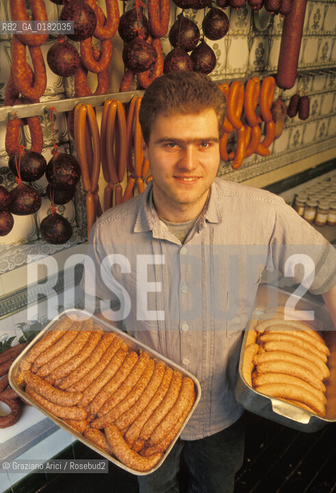 GERMANIA (TURINGIA) ERFURT : KARL GASSMANN FAMOSO PER I SUOI WURSTEL  - © 1994 Graziano Arici/Rosebud2 / GEO / GASTRONOMIA