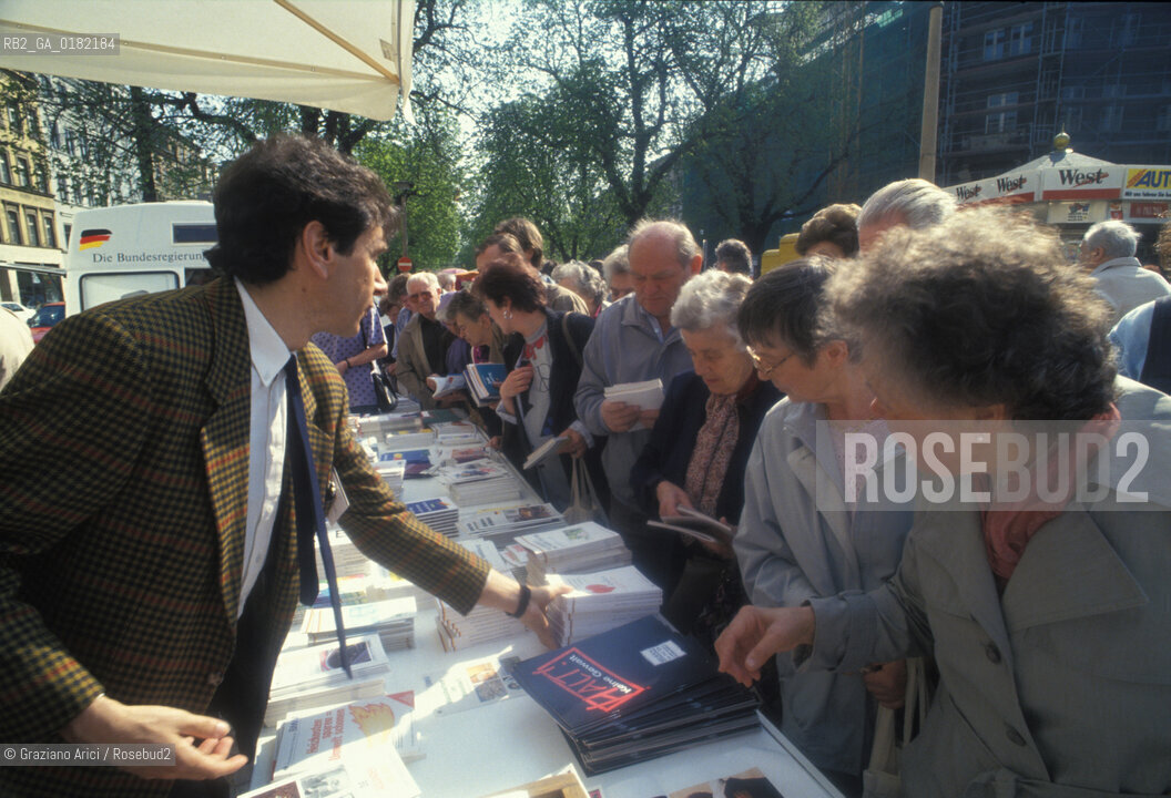 GERMANIA ( SASSONIA ) GOERLITZ : PROPAGANDA DEL GOVERNO FEDERALE PER LA EX-DDR    © 1996 Graziano Arici/Rosebud2  / GEO