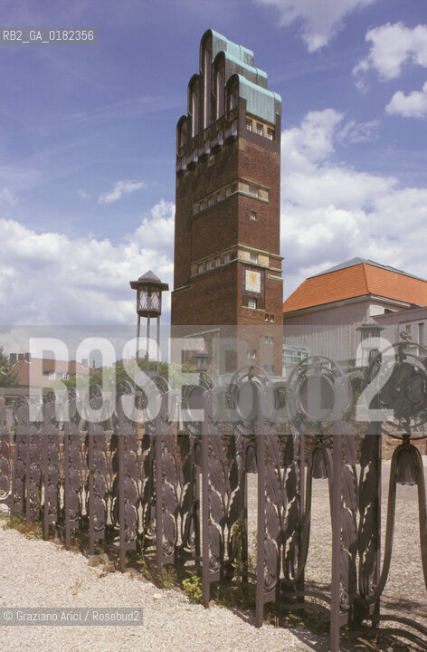 GERMANIA ( ASSIA ) DARMSTADT : IL MATHILDEHOLE CON LA HOCHZEITSTURM DI JOSEPH OLBRICH   - © 1996 Graziano Arici/Rosebud2 / GEO /  ARCHITETTURA MODERNA / SECESSIONE