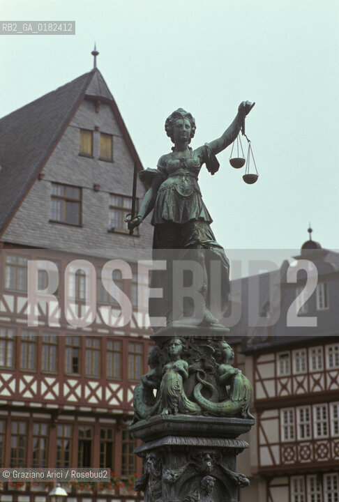 GERMANIA ( ASSIA ) FRANCOFORTE SUL MENO ( FRANKFURT ) : IL ROMERBERG  - © 1996 Graziano Arici/Rosebud2 / GEO