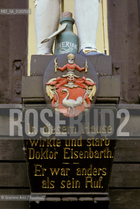 GERMANIA ( ASSIA ) HANNMUNDEN :  DECORAZIONE DI CASA    - © 1996 Graziano Arici/Rosebud2 / GEO