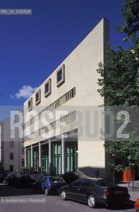GERMANIA ( BADEN-WURTTENBERG ) STOCCARDA ( STUTTGART )  LA STAATSGALERIE DI JAMES STIRLING    - © 1996 Graziano Arici/Rosebud2 / GEO / ARCHITETTURA CONTEMPORANEA / MUSEO