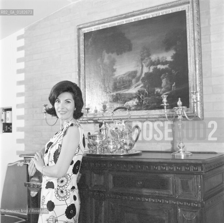 THE OPERA SINGER ROSANNA CARTERI AT HER HOME - PADUA - 1964 © ARCHIVIO Graziano Arici/Rosebud2  / MUSICA LIRICA / CANTANTE LIRICO