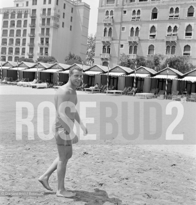 THE SPORTMAN JOE DI MAGGIO AT VENICE LIDO BEACH - 195?  © ARCHIVIO Graziano Arici/Rosebud2  / SPORT / BASEBALL / SPIAGGIA