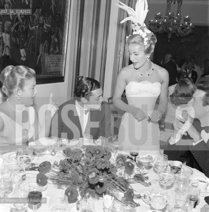 ELSA MAXWELLS PARTY AT VENICE LIDO : TINA ONASSIS, ARISTOTILE ONASSIS WIFE - 1957 - © ARCHIVIO Graziano Arici/Rosebud2  / VARIE / GIORNALISTA / LETTERATURA / FESTA /