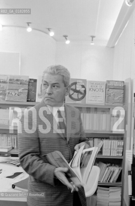 THE PAINTER GINO MORANDIS - 196? © ARCHIVIO Graziano Arici/Rosebud2  / ARTE / PITTORE