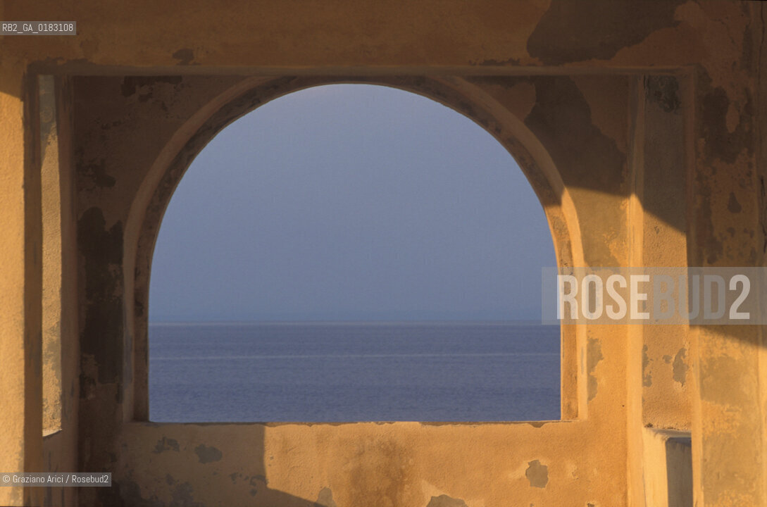 ( CROAZIA  ) ISOLA DI CHERSO ( CRES ) - PAESE DI VALUN    - © 2001 Graziano Arici/Rosebud2 / GEO / FINESTRA