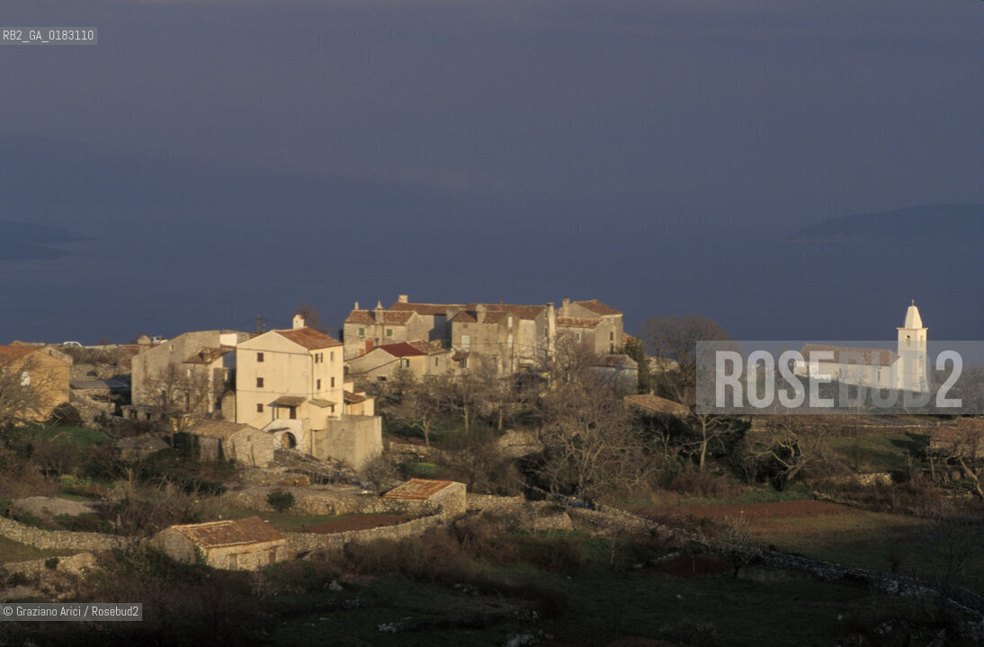 ( CROAZIA  ) ISOLA DI CHERSO ( CRES ) - PAESE DI PERNATA    - © 2001 Graziano Arici/Rosebud2 / GEO /