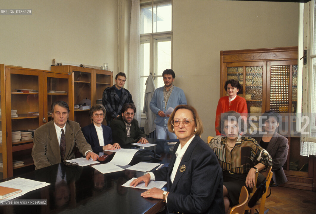 ( CROAZIA  ) ISTRIA - POLA : UNIVERSITA ITALIANA DI POLA - COLLEGIO DEI DOCENTI CON NELIDA MILANI  - © 2001 Graziano Arici/Rosebud2 / GEO / LINGUA / MINORANZA