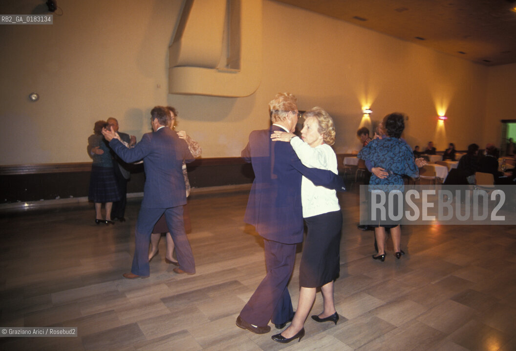 ( CROAZIA  ) ISTRIA - POLA : CIRCOLO ITALIANO  - © 2001 Graziano Arici/Rosebud2 / GEO / LINGUA / MINORANZA