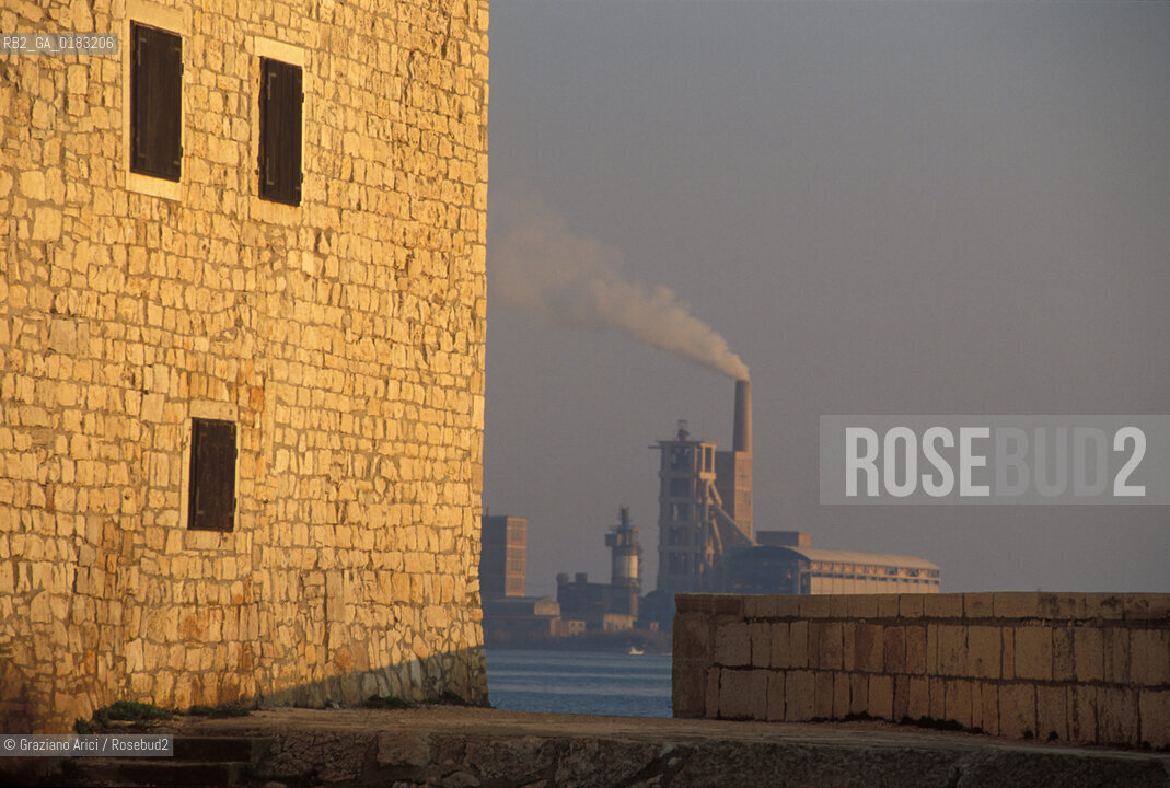 ( CROAZIA  ) ISTRIA -  UMAGO   :  LUNGOMARE   - © 2001 Graziano Arici/Rosebud2 / GEO / LINGUA / MINORANZA
