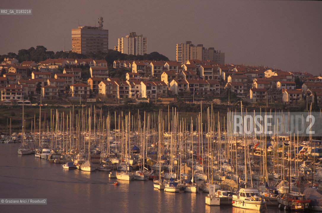 ( CROAZIA  ) ISTRIA -  POLA   :  PORTICCIOLO TURISTICO    - © 2001 Graziano Arici/Rosebud2 / GEO / LINGUA / MINORANZA