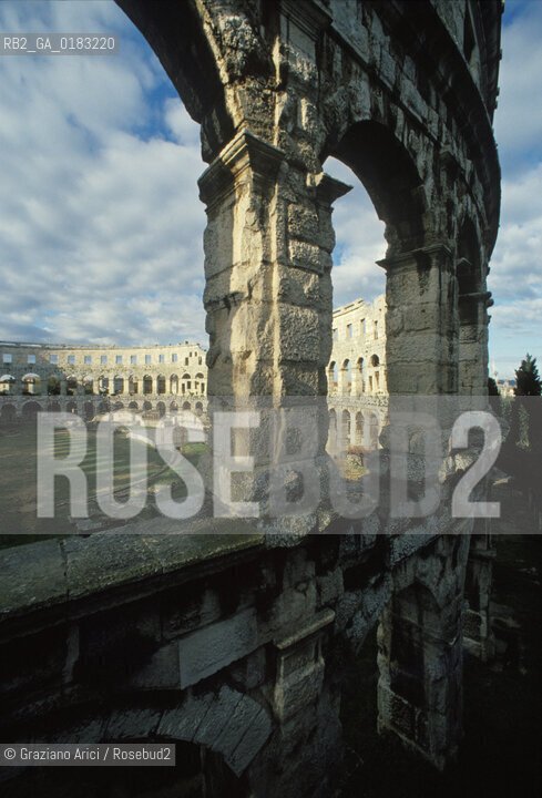 ( CROAZIA  ) ISTRIA -  POLA   :  LARENA    - © 2001 Graziano Arici/Rosebud2 / GEO / LINGUA / MINORANZA