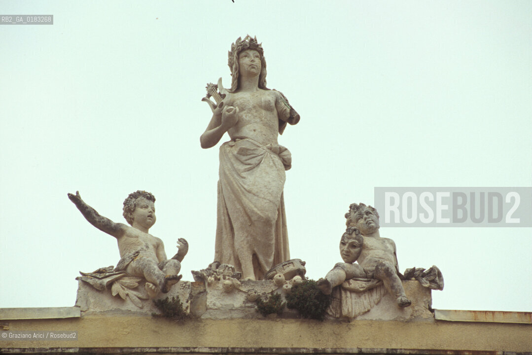 ( CROAZIA  ) ISTRIA -  PARENZO ( POREC )   : DECORAZIONE DI ALBERGO   - © 2001 Graziano Arici/Rosebud2 / GEO / LINGUA / MINORANZA