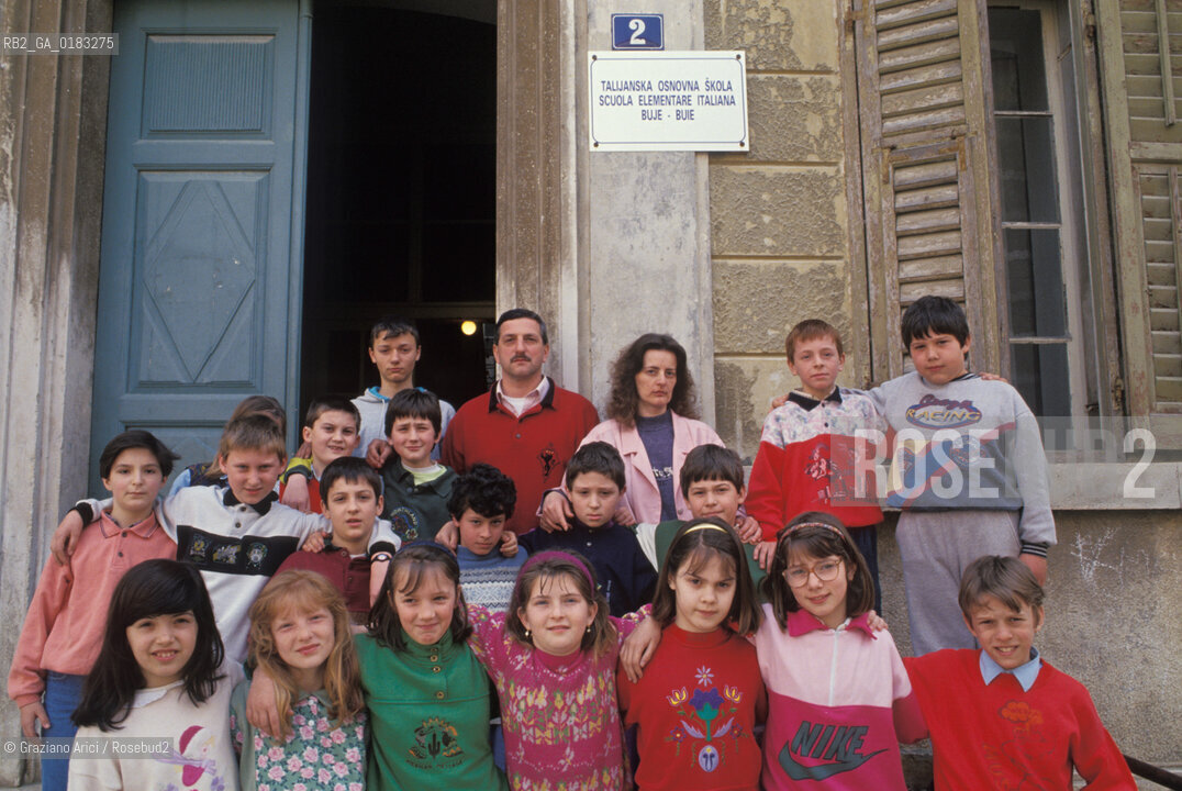 ( CROAZIA  ) ISTRIA - BUIE ( BUJE ) : SCUOLA ELEMENTARE ITALIANA   - © 2001 Graziano Arici/Rosebud2 / GEO / LINGUA / MINORANZA