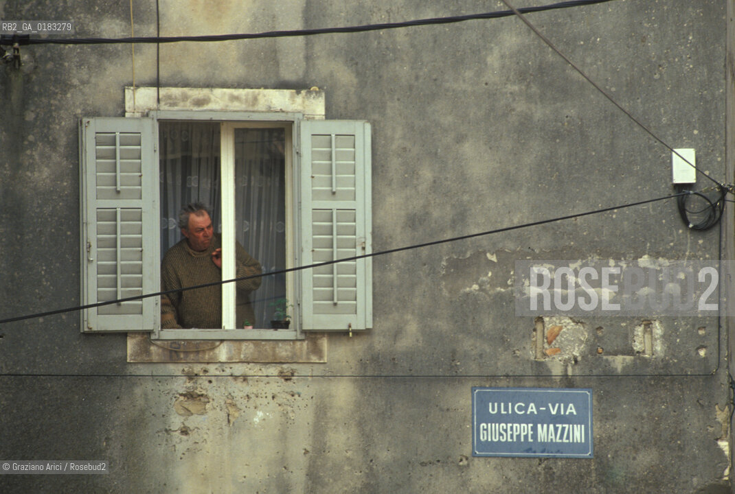 ( CROAZIA  ) ISTRIA - BUIE ( BUJE ) : STRADA DEL CENTRO   - © 2001 Graziano Arici/Rosebud2 / GEO / LINGUA / MINORANZA