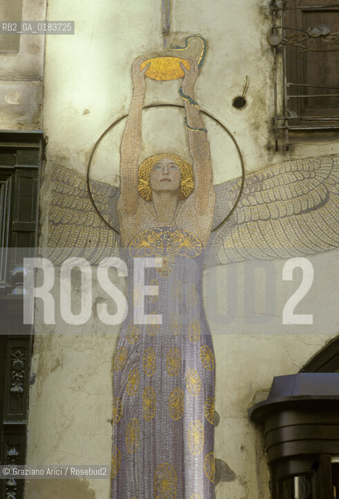 ( AUSTRIA ) VIENNA ( WIEN ) : LA FARMACIA ENGEL - © 2001 Graziano Arici/Rosebud2 / GEO /  ARCHITETTURA MODERNA / SECESSIONE / ANGELO