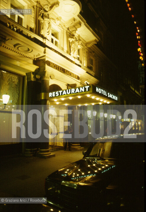 ( AUSTRIA ) VIENNA ( WIEN ) : HOTEL CAFFE SACHER   - © 2001 Graziano Arici/Rosebud2 / GEO / TORTA