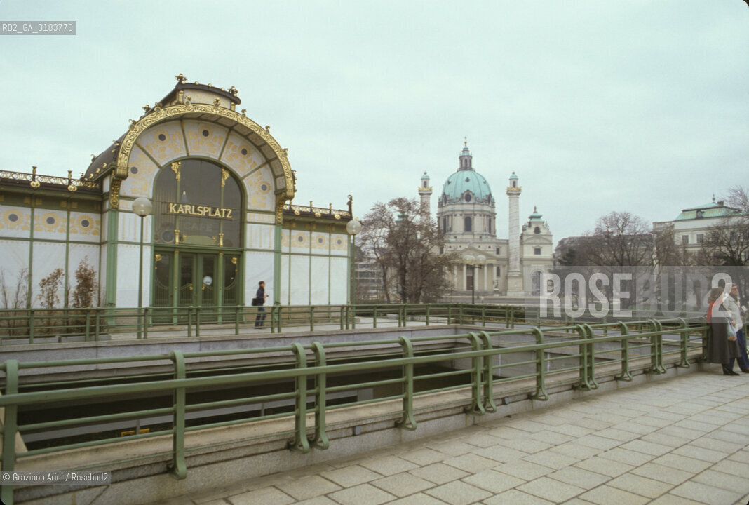 ( AUSTRIA ) VIENNA ( WIEN ) : LA METROPOLITANA DI KARLSPLATZ DI OTTO WAGNER  - © 2001 Graziano Arici/Rosebud2 / GEO /  ARCHITETTURA MODERNA / SECESSIONE.